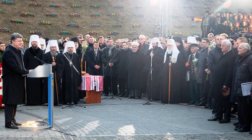 Наш обов'язок помолитися за них в цей час, - Патріарх Філарета під час вшанувань жертв Голодоморів